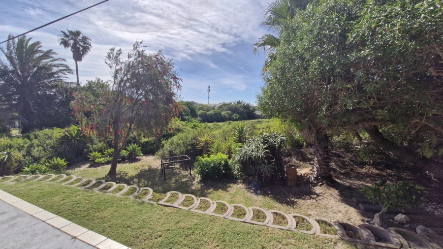 5 Bedroom Property for Sale in Middedorp Western Cape